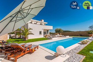Villa White
