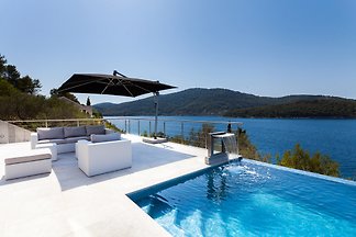 Villa Style and Sea