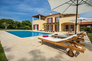 Villa Mirna