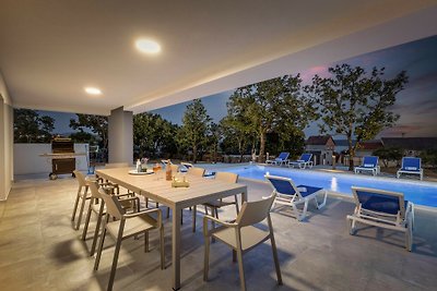 Beautiful Villa Deep Green