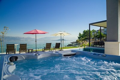 Beautiful Beachfront Villa Melania