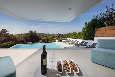 Villa Lucy
