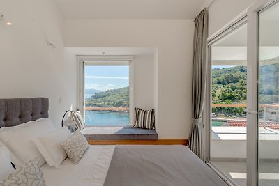 Beautiful Villa Artemis