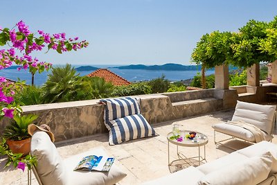 Beautiful Villa Academia