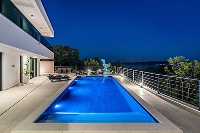 Beautiful Villa Hill