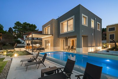 Beautiful Beachfront Villa Melania