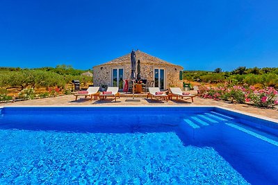 Beautiful villa Big Hobbit 1