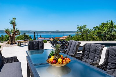 Beautiful Villa Hill
