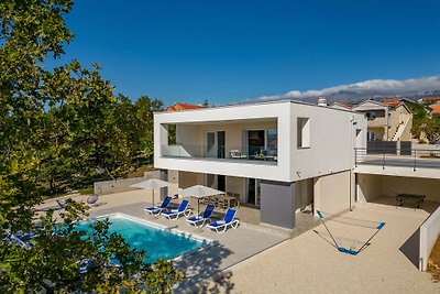 Beautiful Villa Deep Green