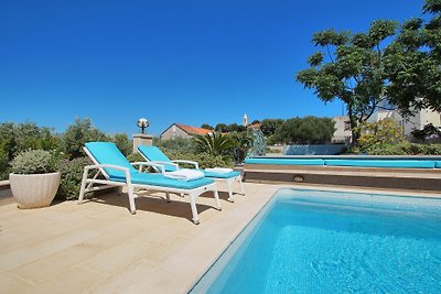Villa Veritas