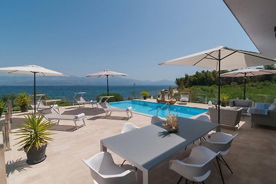 Beautiful Villa Sea Paradise