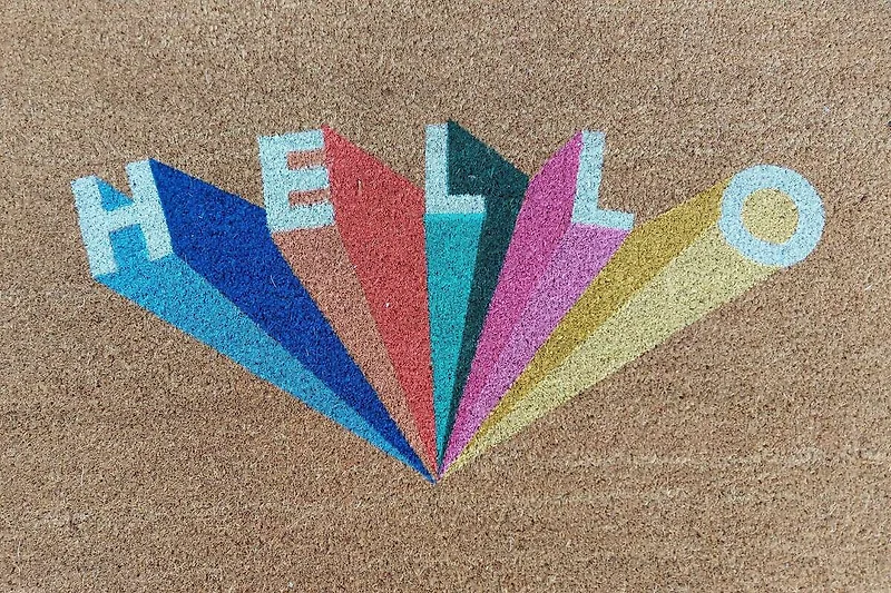 Kunstvolle Grafik auf hochwertigem Papier mit Passepartout und Dreieck.