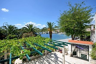 Seafront vacation house 5m from sea