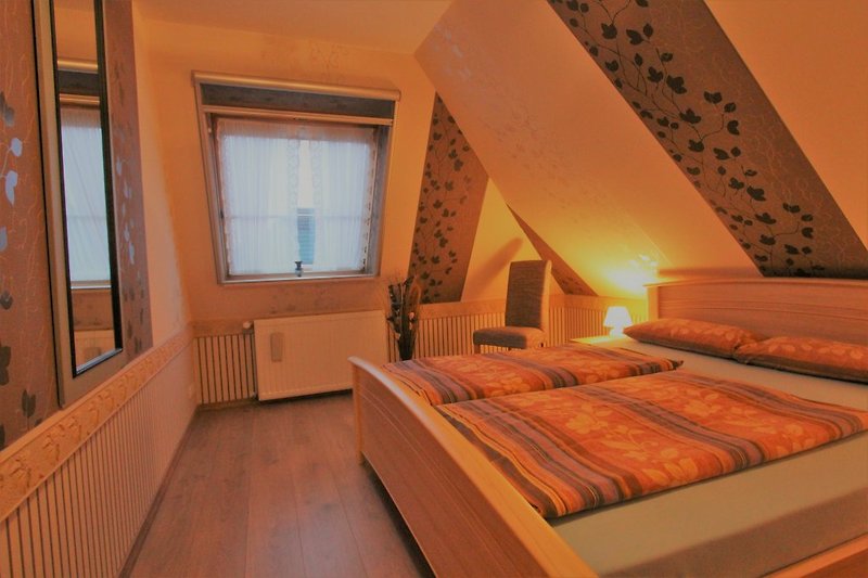 Schlafzimmer 1