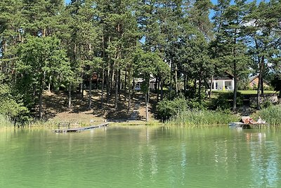 Ferienhaus mit eigenem Ufer