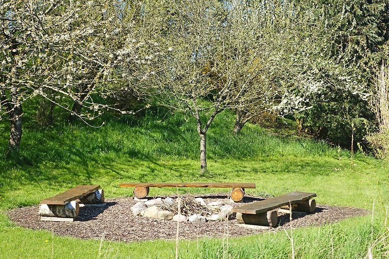 Garten mit Grillplatz