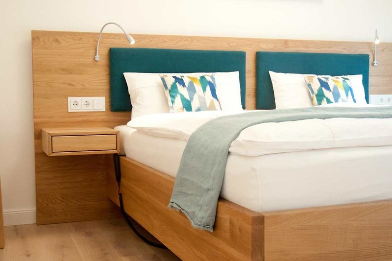Elektrisch verstellbares Doppelbett in Komforthöhe