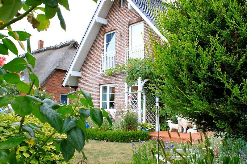 Dieses Ferienhaus mit wunderschönem Garten liegt in dem Ort Kronsgaard