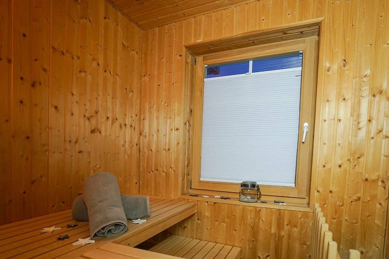 Die schöne Sauna mit Fenster