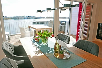 Marina Lounge