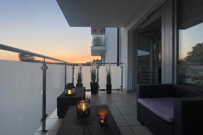 4UApart-Apartment suite Picasso - 2 pokoje z balkonem ,33m2,wysoki parter ,ul.Ulanska 1a