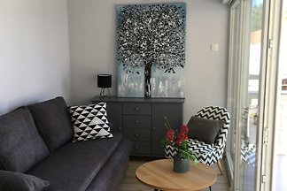 Apartman sa bazenom u blizini mora Iz