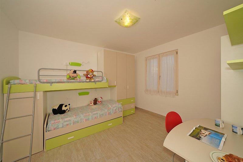 Das Kinderzimmer mit 3 Betten (3. Bett zum ausziehen) 