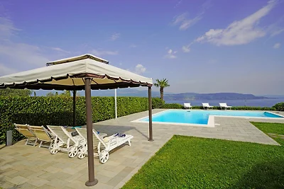 Villa Laura mit eigenem Pool+ Wlan
