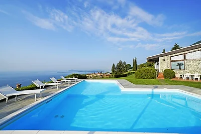 Villa Laura mit eigenem Pool+ Wlan