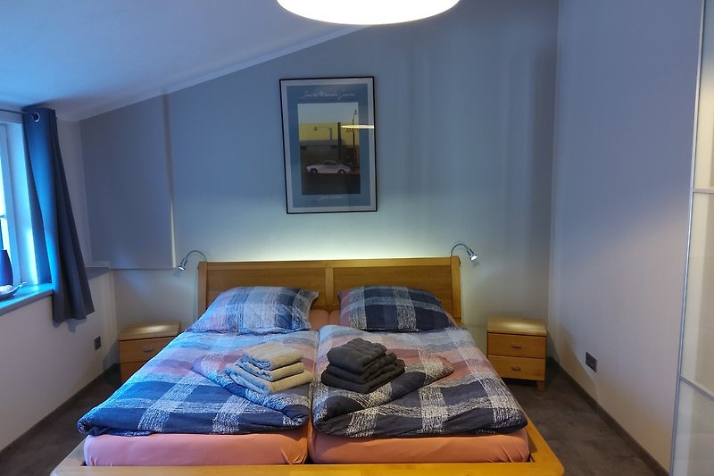 Schlafzimmer mit Doppelbett 180*200 m
