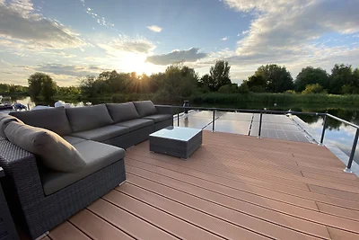 Hausboot Haveltänzer: Panorama Sauna & Beiboot für Erkundungstouren