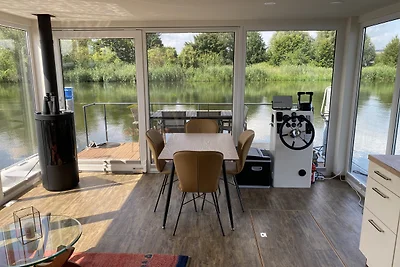 Hausboot Haveltänzer: Panorama Sauna & Beiboot für Erkundungstouren