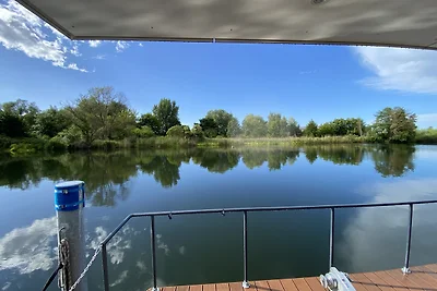 Hausboot Haveltänzer: Panorama Sauna & Beiboot für Erkundungstouren