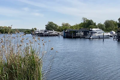 Hausboot Haveltänzer: Panorama Sauna & Beiboot für Erkundungstouren
