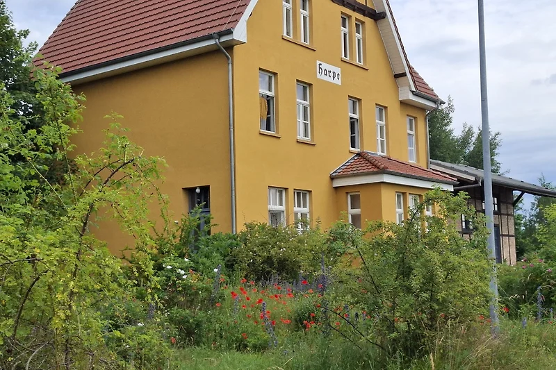 Ein alter Bahnhof in der Altmark