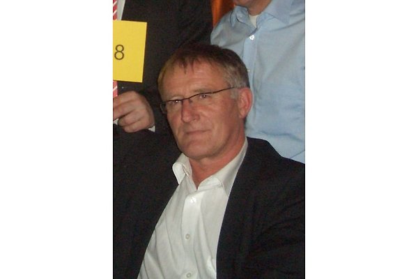 <span style="font-size:smaller;">Firma CHATIBOT</span><br> Herr D. Gihr <span style="font-size:smaller;">Firma CHATIBOT</span><br> Herr D. Gihr