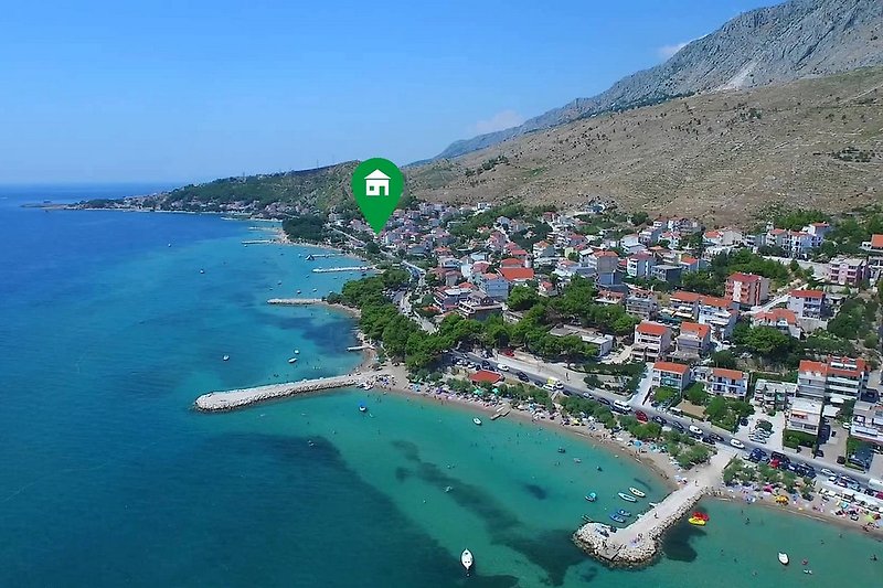 Duće is a place recognizable by its beautiful sandy beaches and clear shallow sea.
