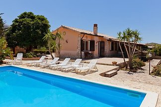 Villa Maya - mit Pool und Garten