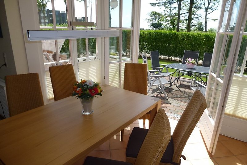 Have breakfast in the winter garden loggia or on the terrace.