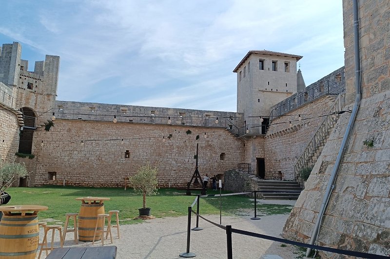 Burg Morosini an der alten Militärgrenze Österreich zu Venedig