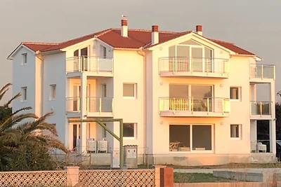 Luxus Strandvilla am Badestrand