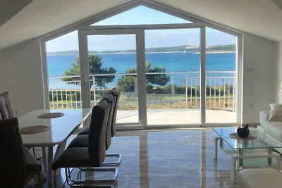 Luxus Strandvilla am Badestrand