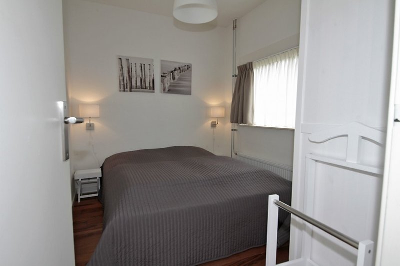 Dormitorio con cama doble de 1.60x2.00m