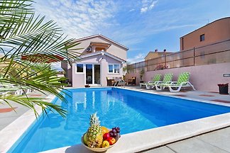 Ferienhaus mit beheiztem Pool 17 P.