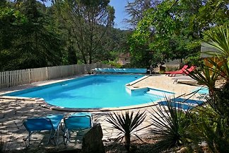 Moderni FeHaus, Bazen 2ha park