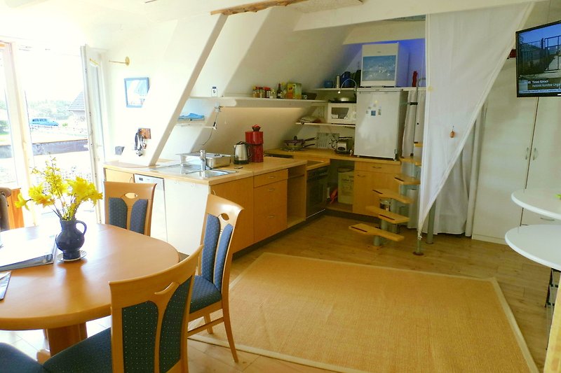 Obere Wohnung  mit eigenem Zugang; die Küche ist vollständig ausgestattet.