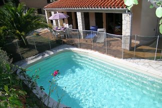 Geräumige Villa mit Pool