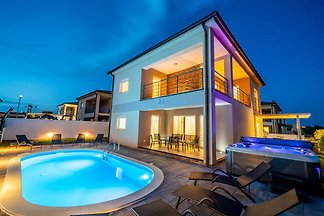 Villa  Vodnjan with  pool, whirpool, ...