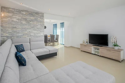 Villa  Vodnjan with  pool, whirpool, ...