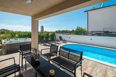 Villa  Vodnjan with  pool, whirpool, ...